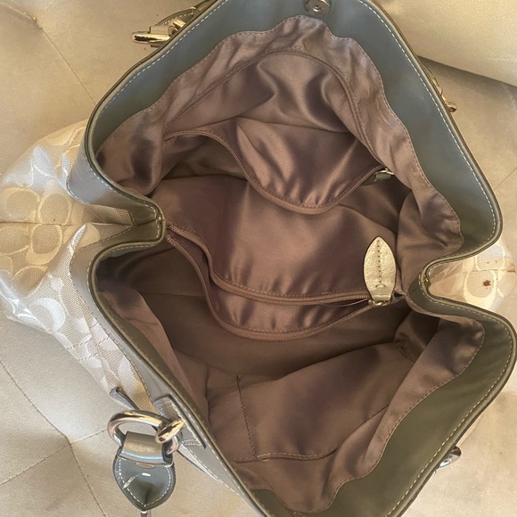 JUST REDUCED $$ Beautiful gray authentic Coach handbag - Picture 3 of 7